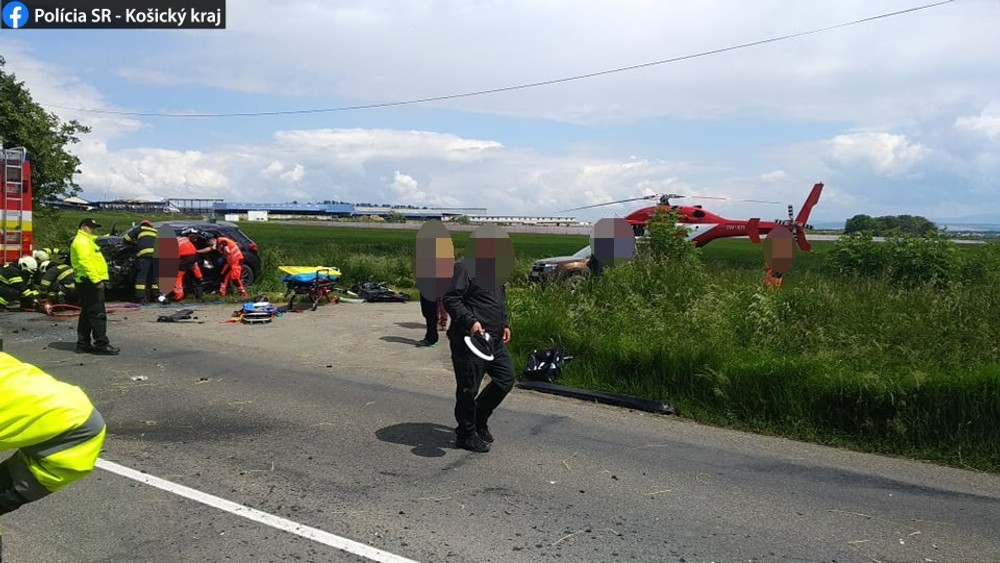 Po čelnej zrážke pomáhali leteckí záchranári