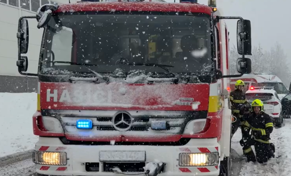 Prvý sneh komplikoval dopravu 2