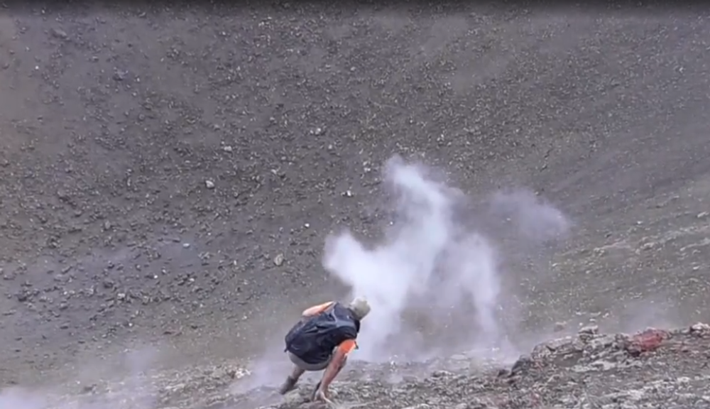 Redaktor TV JOJ vystúpil na dymiacu Etnu