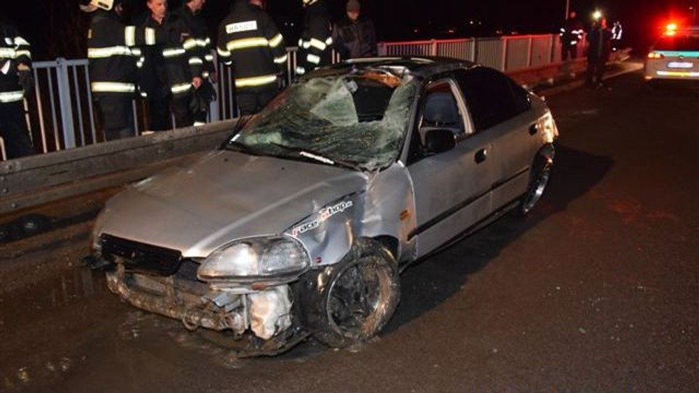 Chodec, ktorého zrazil mladík na chodníku nehodu neprežil