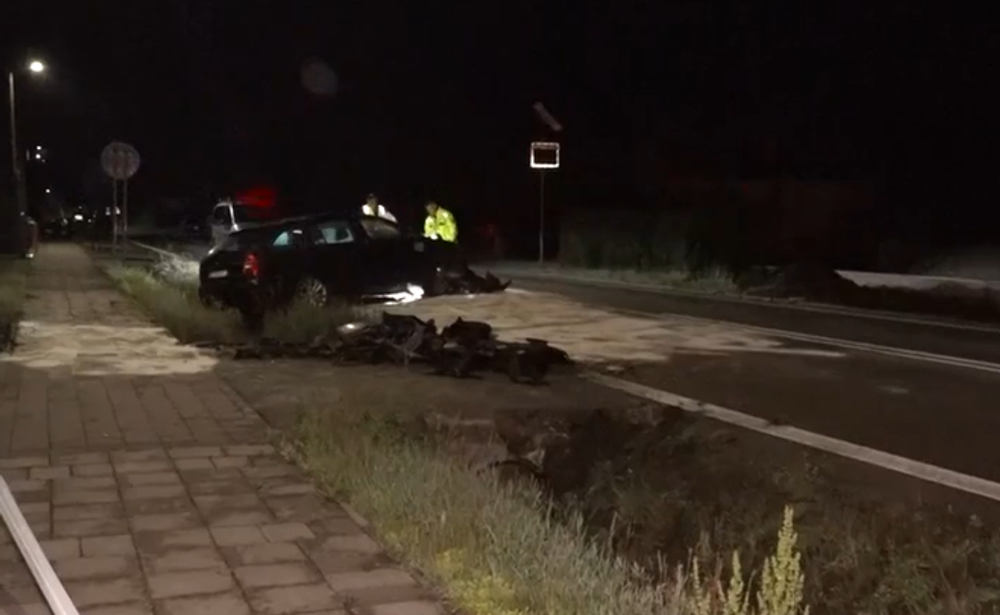 Osobné auto narazilo do betónového stĺpa 3