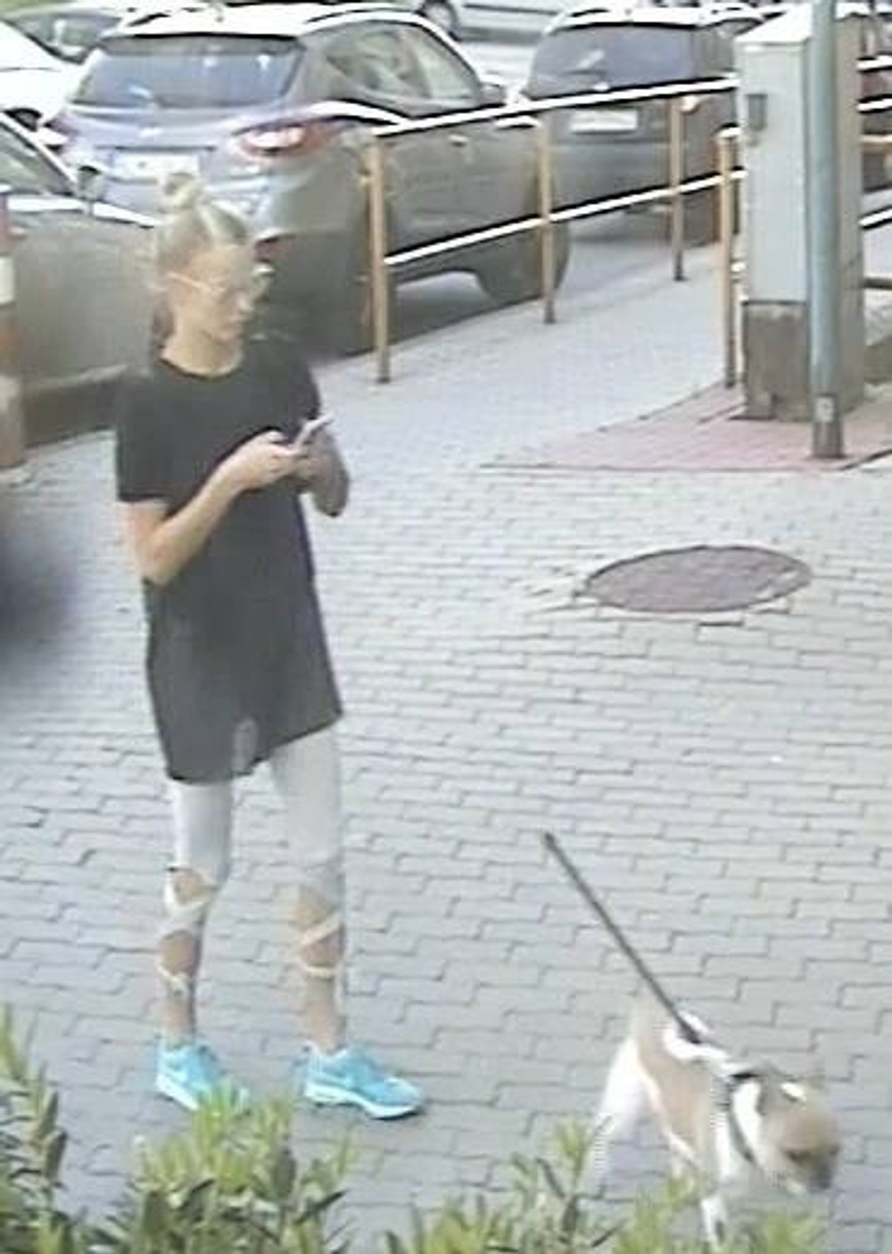 Žena mala odcudziť peniaze z bankomatu