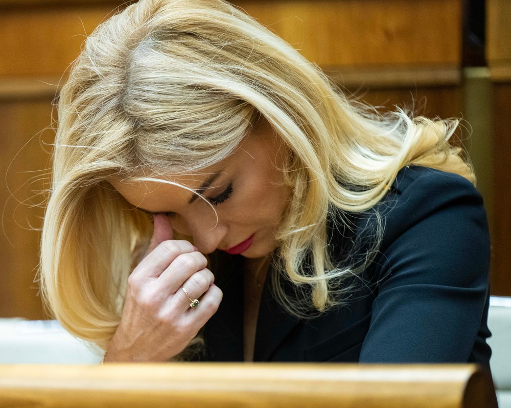 Schôdza parlamentu k návrhom na vyslovenie nedôvery siedmim ministrom