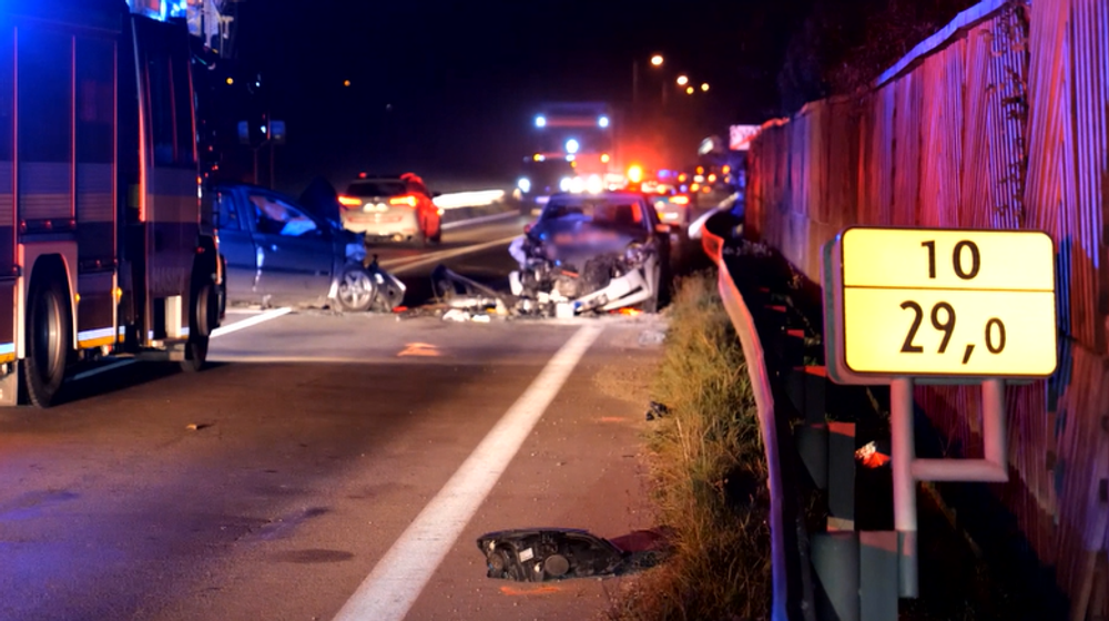Na rovnom úseku v Bytči došlo k čelnej zrážke. V protismere sa náhle zjavilo protiidúce auto 