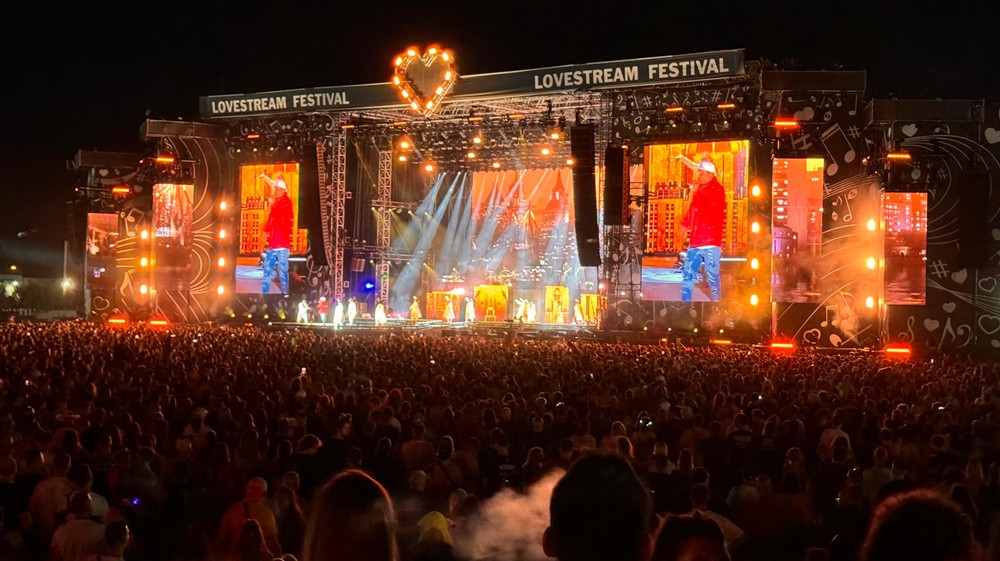 LOVESTREAM 2024