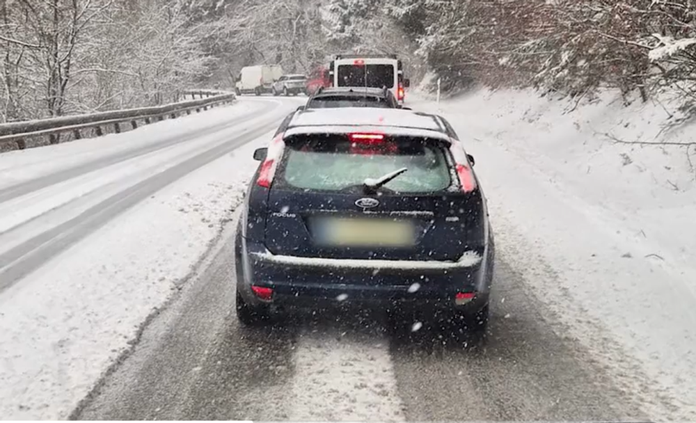 Prvý sneh komplikoval dopravu 10