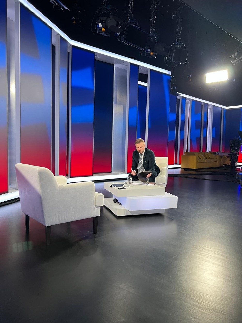 Politika 24 - Peter Kotlár 11