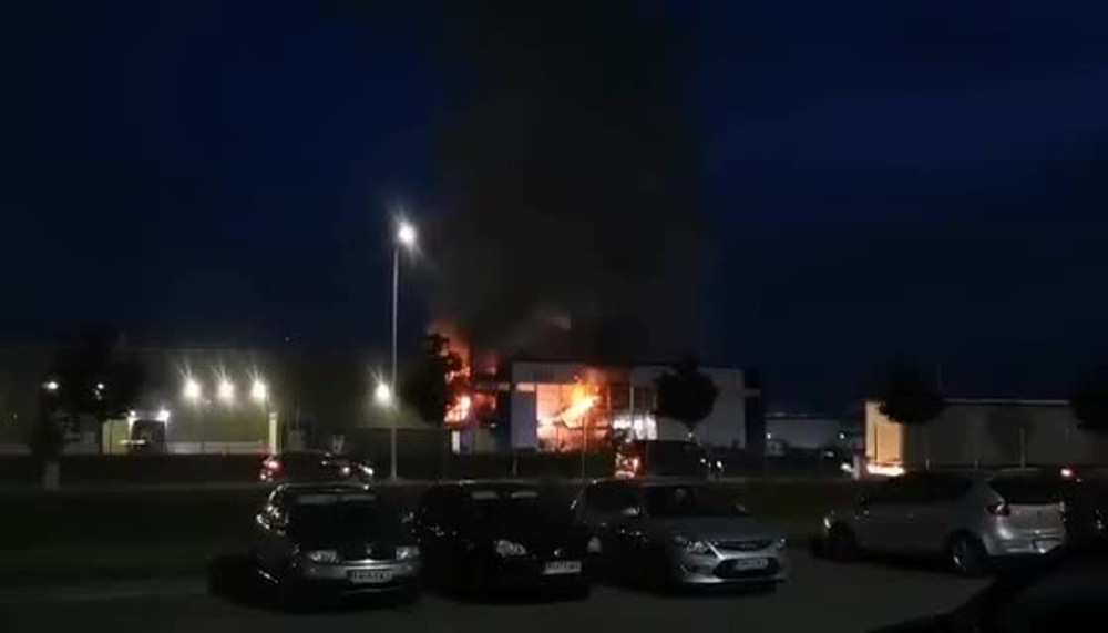 [multi] Explózia výrobnej haly v Malackách 2848