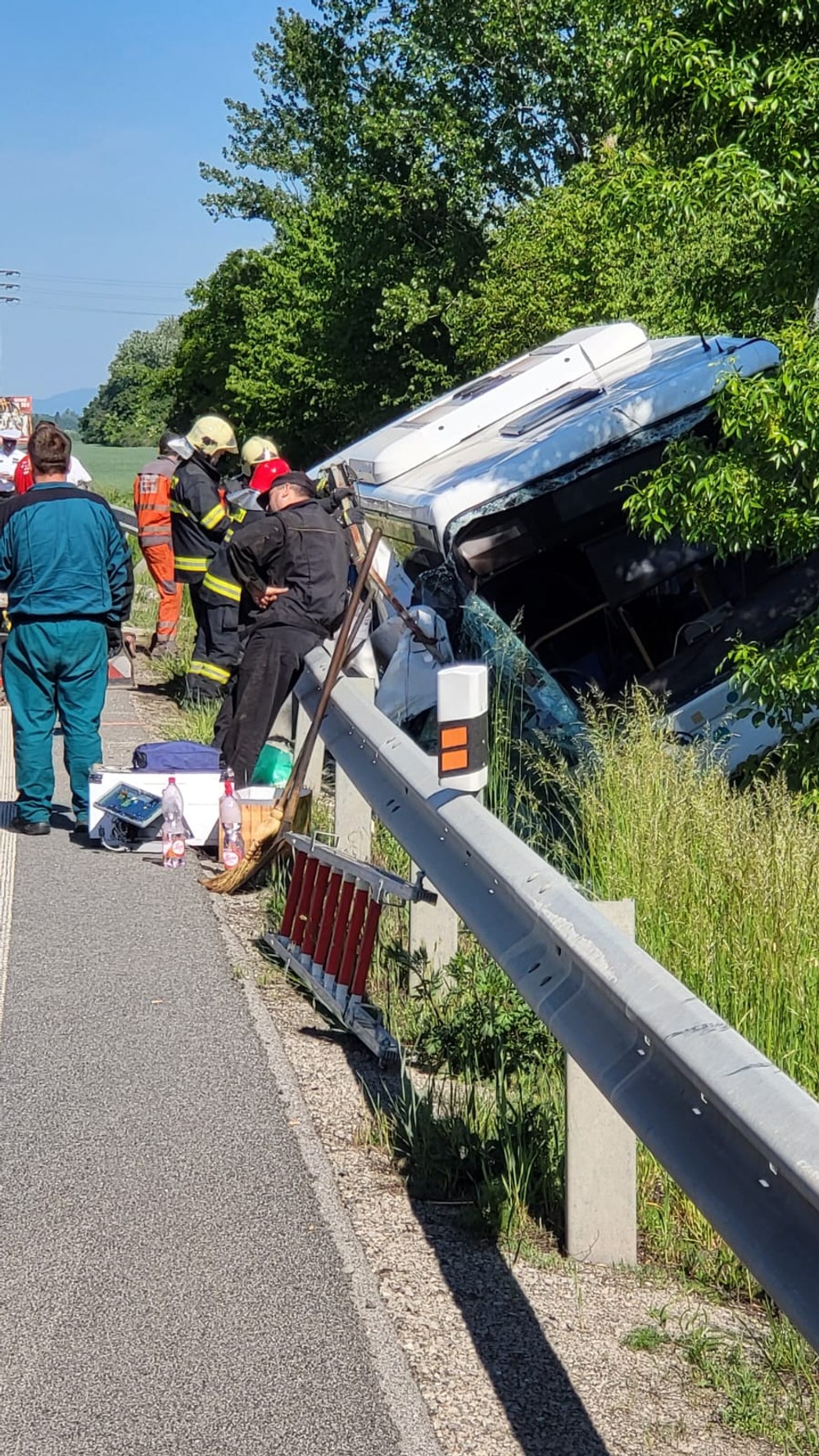 Nehoda autobusu a kamióna