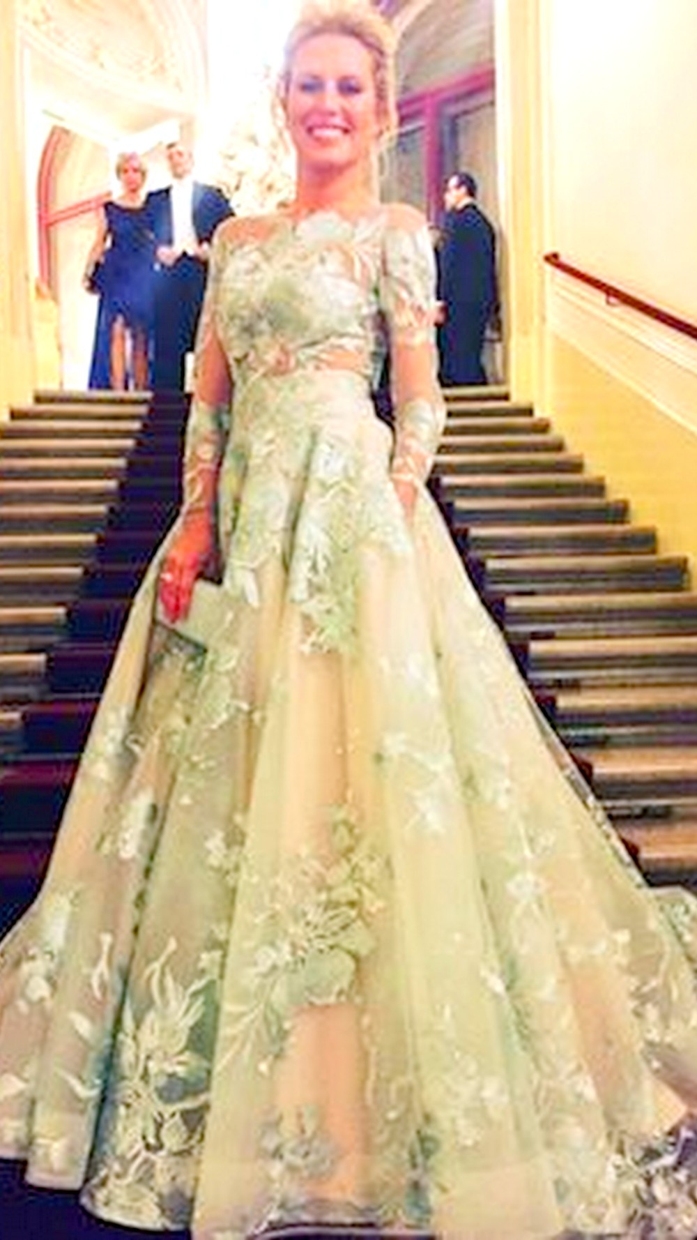 Simona Krainová v šatách od Jany Pištejovej