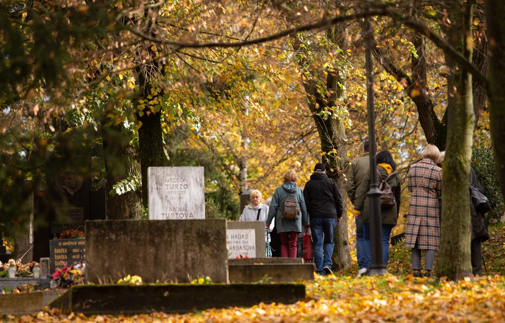 dušičky cintorín jeseň Národný cintorín Martin (1)