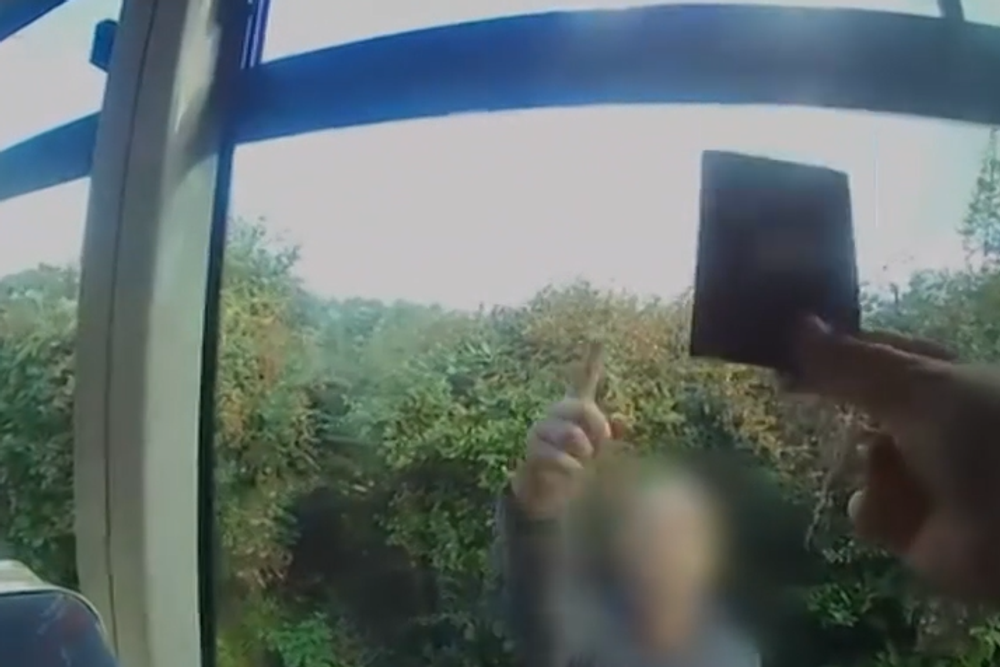 Muž sa dal na útek pred revízorom veľmi nezvyčajným spôsobom 