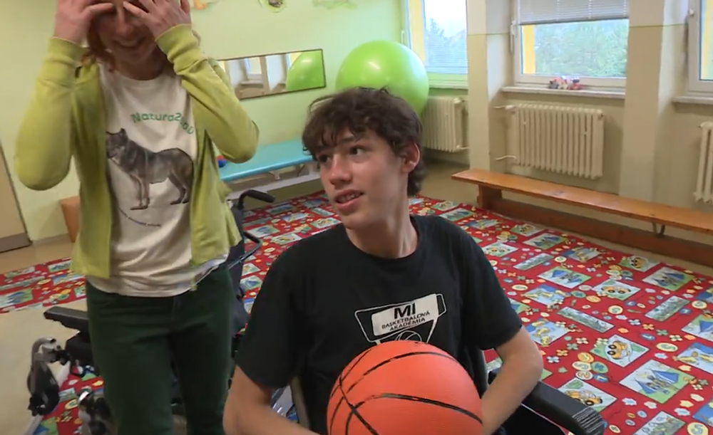 Mladého Lukáša zasiahol elektrický prúd. Teraz sa chce už vrátiť domov a znovu chodiť