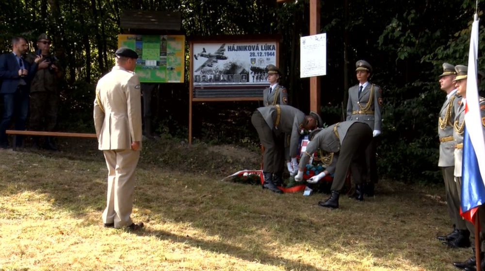 Takmer zabudnutú históriu zostreleného bombárdera si pripomínajú pamätníkom 