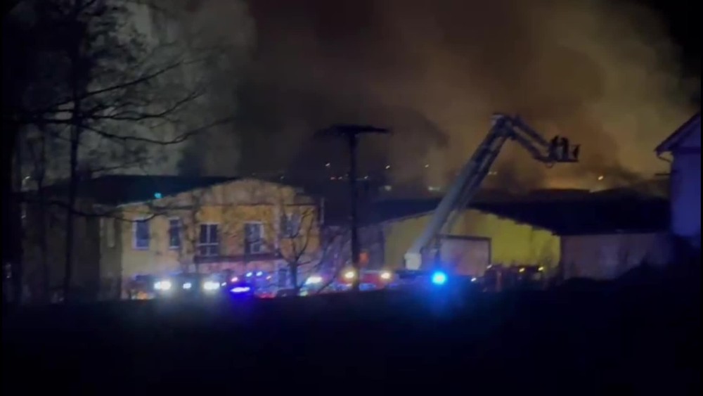 [multi] Požiar haly v Moravskom Svätom Jáne 558