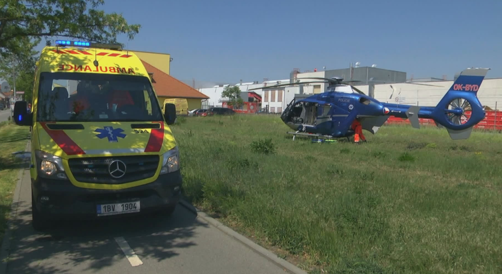 na chlapca spadla bránka