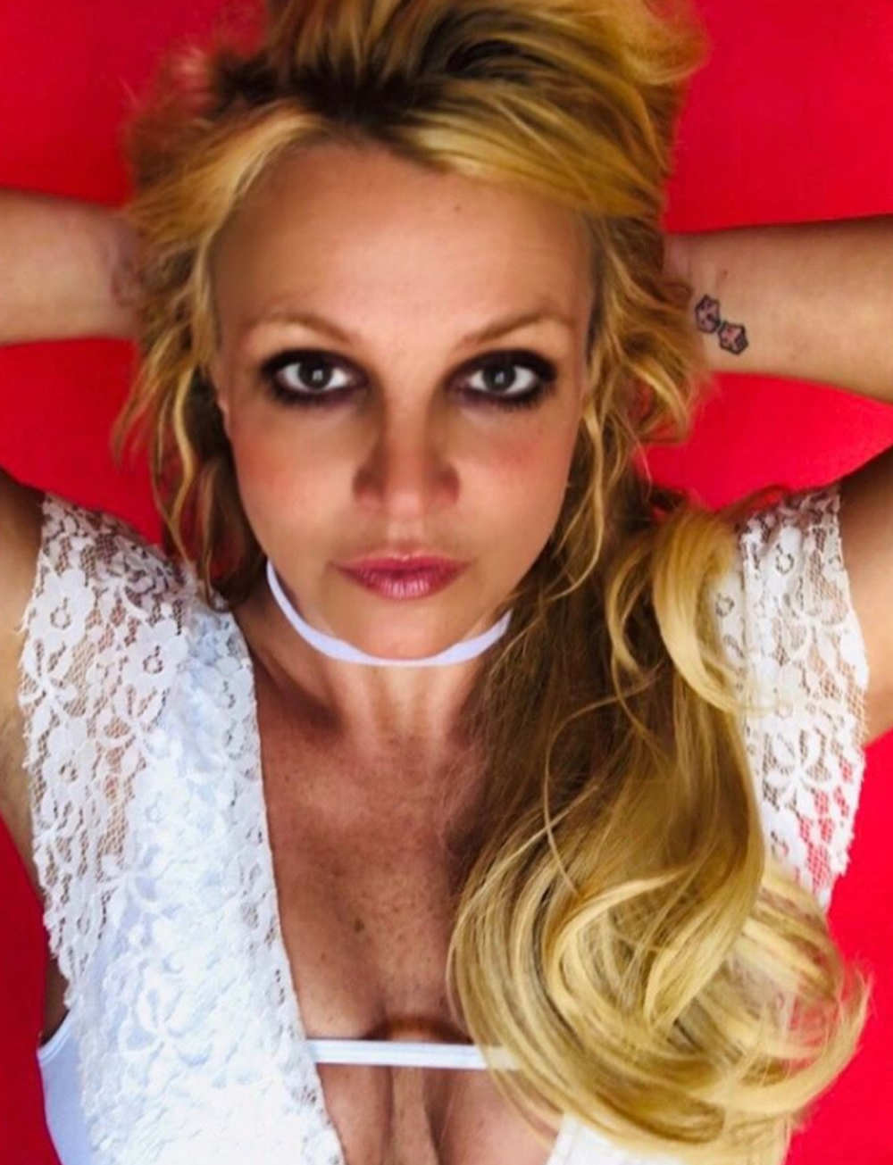 Screenshot_2020-04-16 Britney Spears ( britneyspears) • Fotky a videá na Instagrame(2)