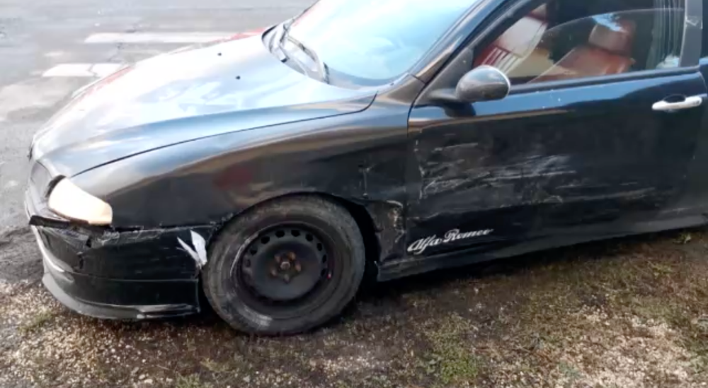 Nebezpečnou  jazdou ohrozoval vodičov a poškodil tri autá