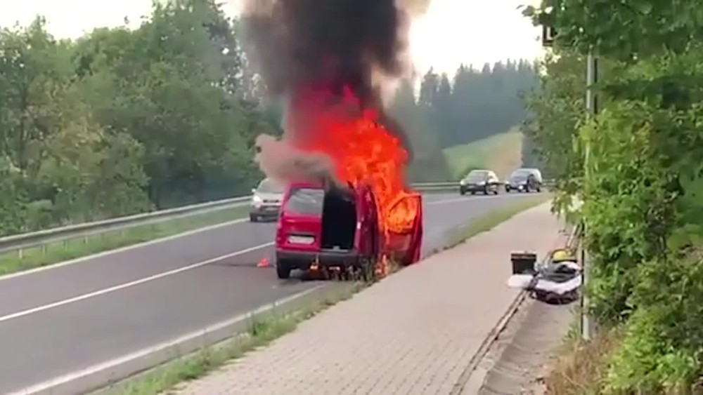 [multi] Zhorene auto 9451