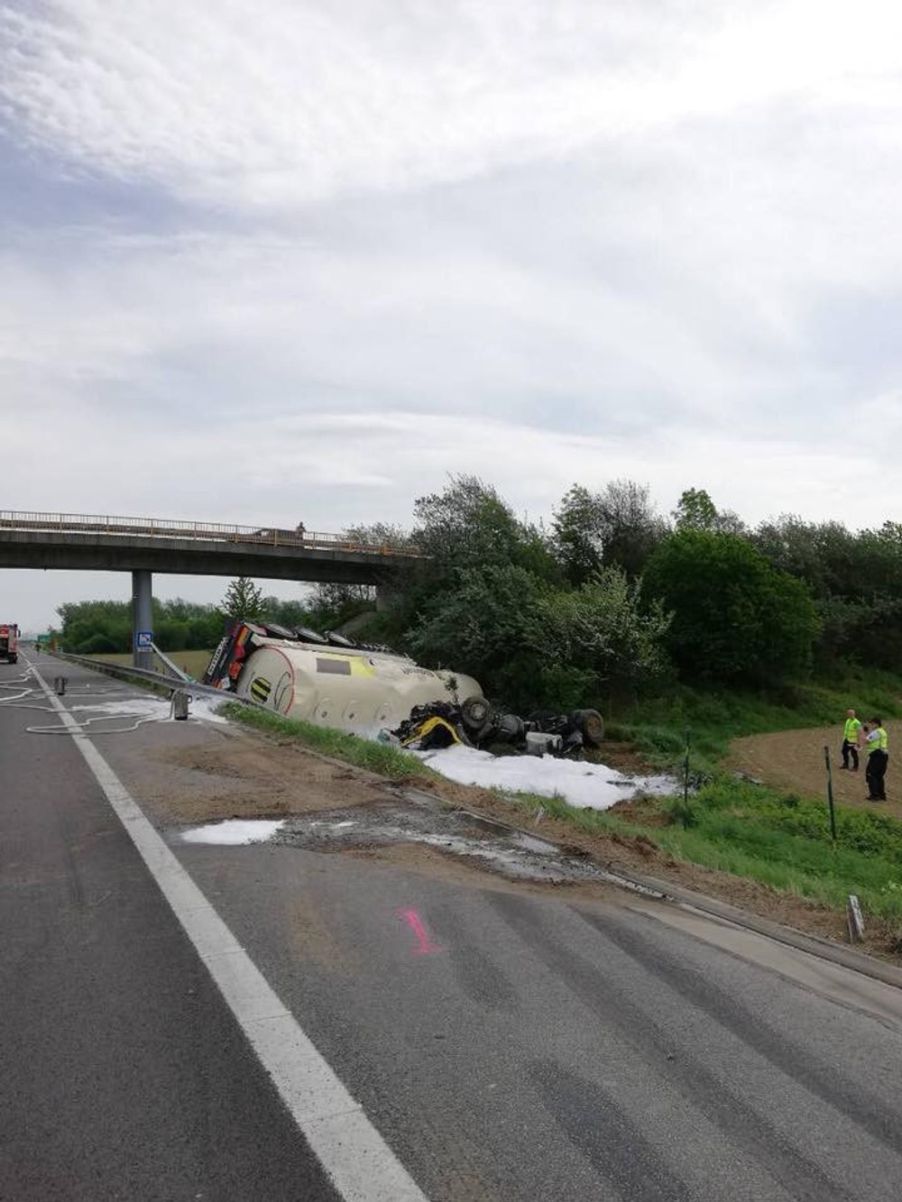 Nehoda cisterny na D1