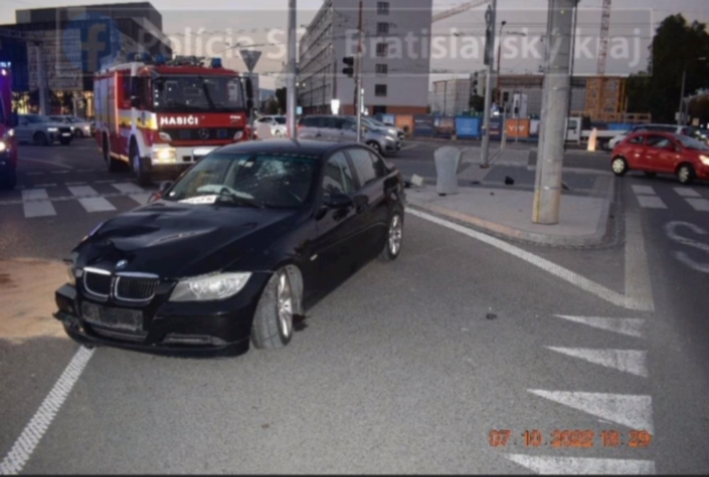Vodič pod vplyvom alkoholu vrazil do chodkyne
