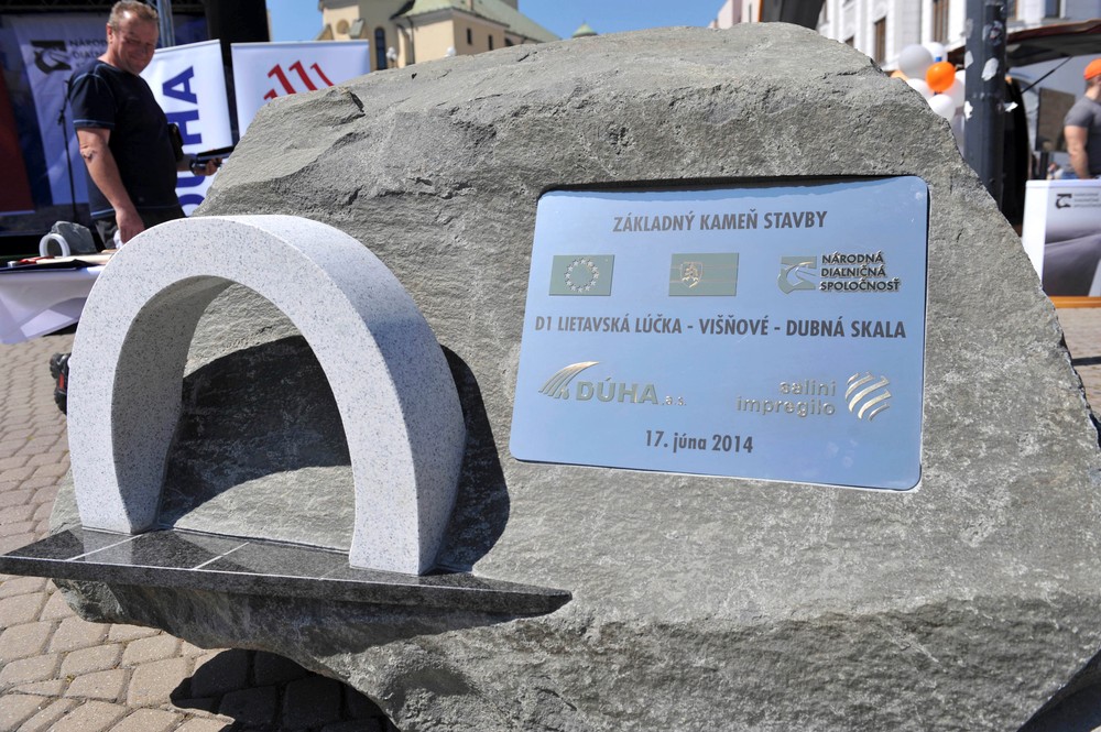 17062014Zilina_poklepanie_kamenov_dialnic9160019