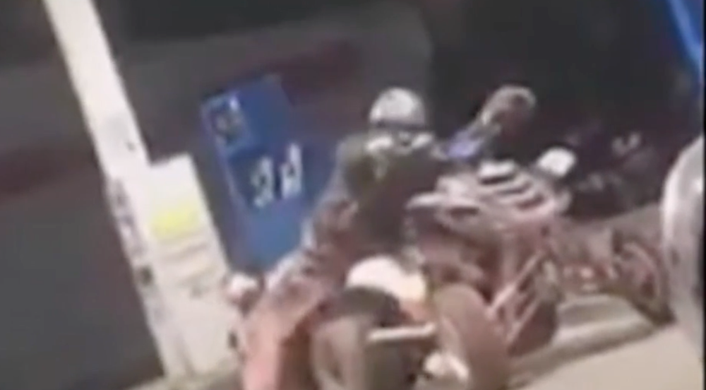 Českí policajti sa snažia chytiť vodiča štvorkolky