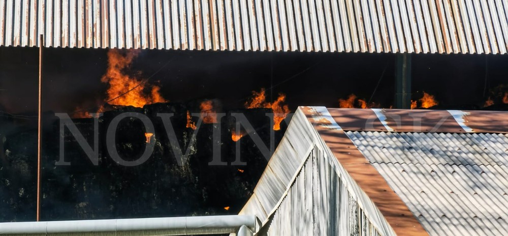 Požiar zachvátil sklad papiera