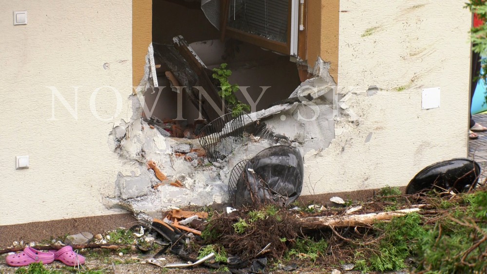 Opitý mladík narazil do rodinného domu v Banskej Bystrici