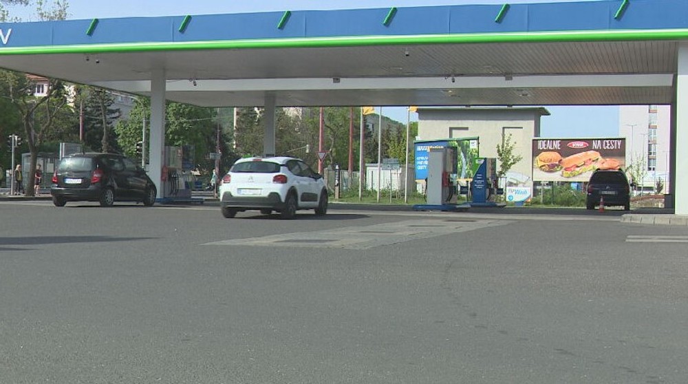 Ceny benzínu prestali rásť, dokonca mierne klesli (9)