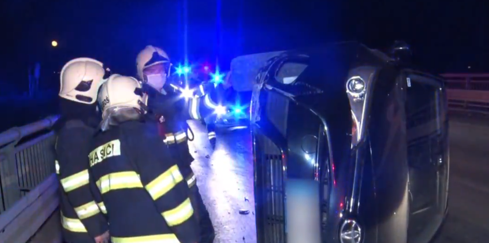 "Trochu" si vypil a skončil s autom na boku 