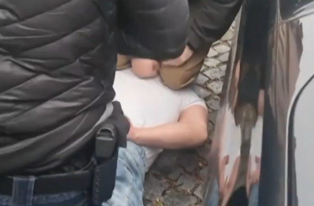 Polícia zadržala muža, ktorý chcel rozložiť ženu v kyseline 2