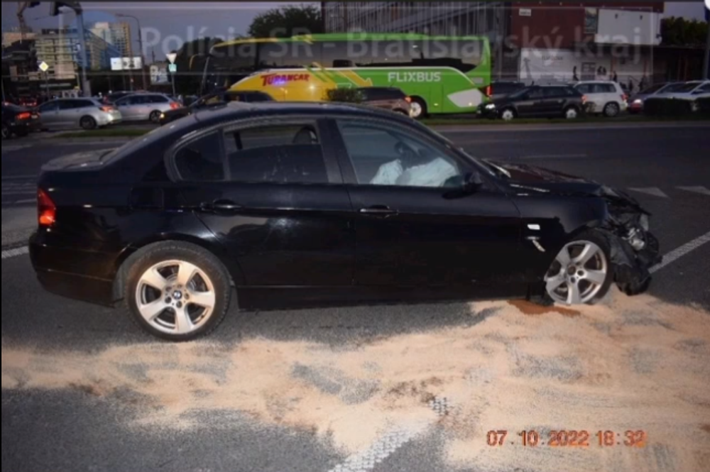 Vodič pod vplyvom alkoholu vrazil do chodkyne