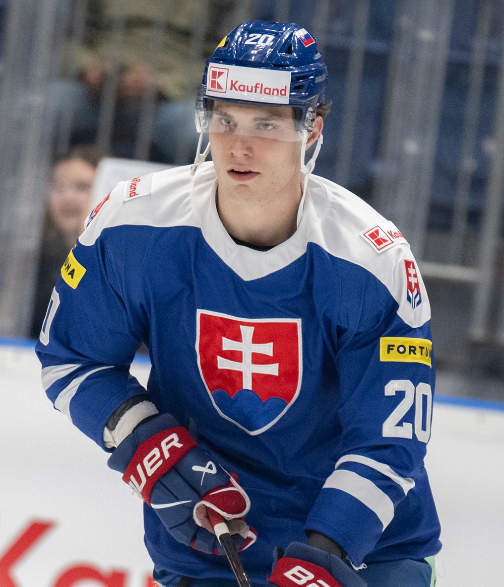 útočník Juraj Slafkovský