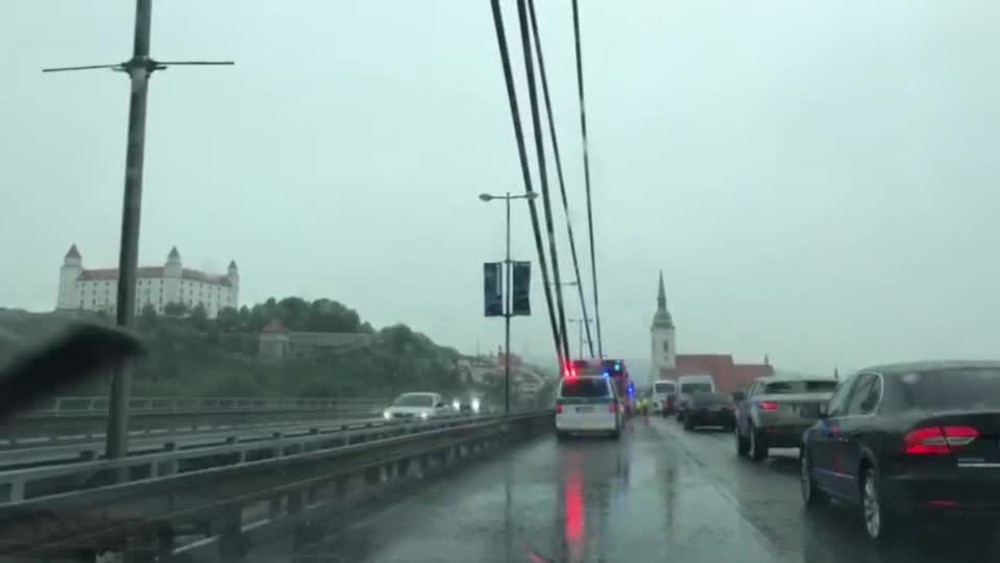 Nehoda na moste SNP6335