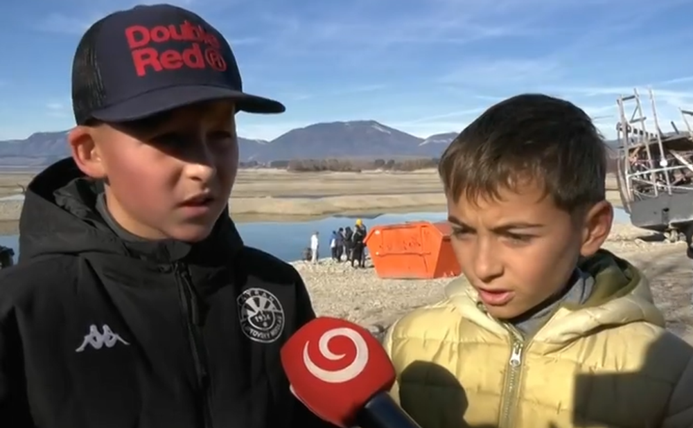 Žiaci zbierajú odpadky 5