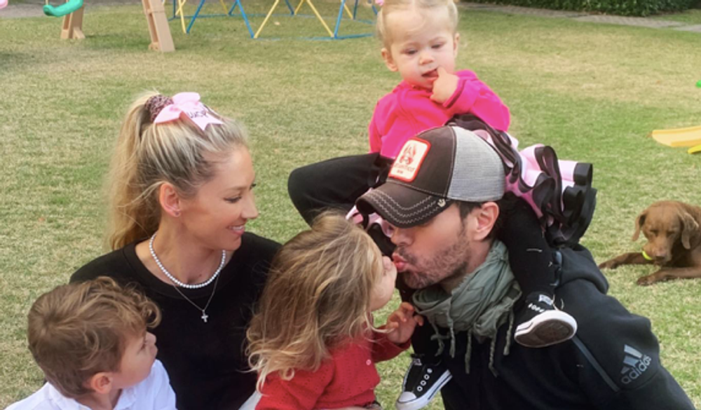 Anna Kournikova a Enrique Iglesias s deťmi