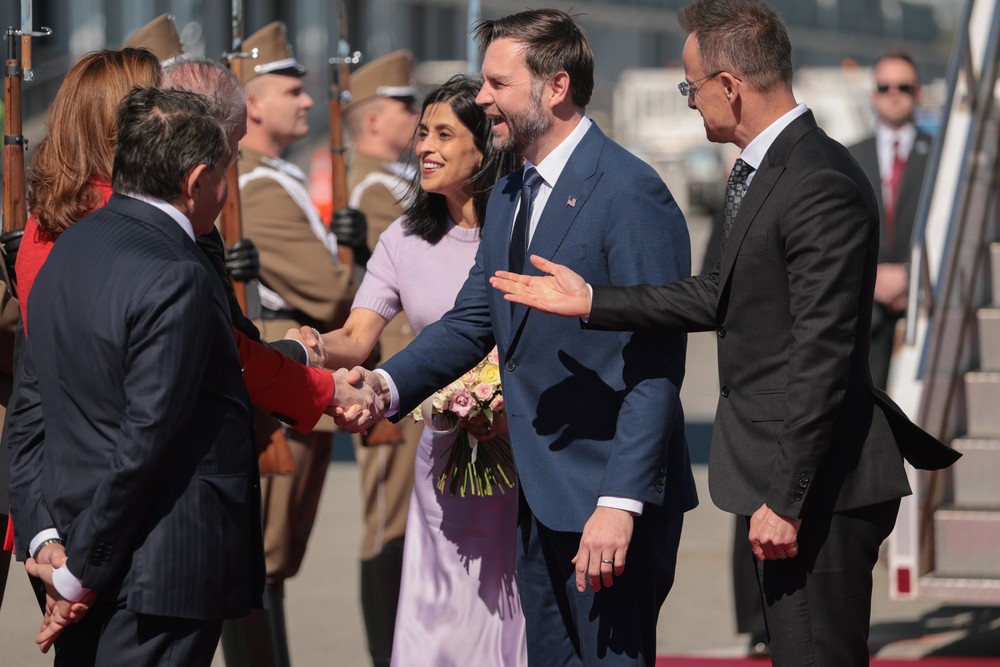 Viceprezident USA Vance odcestoval do Maďarska podporiť pred voľbami Orbána