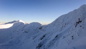 V Jasnej padli dve lavíny, zasypali päť ľudí