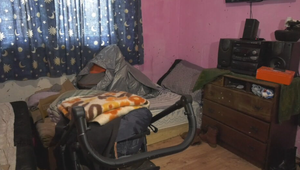 Nepočujúca Laura ani netušila, že rodí. Dieťa sa udusilo v legínach