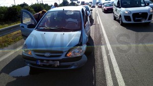 Nehoda zablkovala obchvat Bratislavy, jej účastníkom bol aj Slota