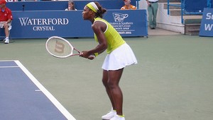 Obhajkyňa titulu S. Williamsová do štvrťfinále