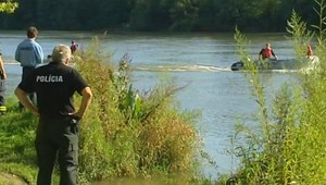 Muž mal hodiť dieťa do Váhu, protiprávne konanie sa napokon nepotvrdilo