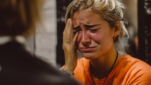 Ako to dopadne, keď si na vás kaderníčka vybije zlosť? Účes túto ženu skoro rozplakal!