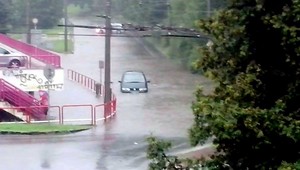 Pozor na búrky! Žilinu už zaliala voda