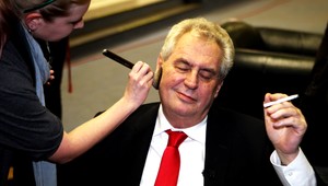 Prezident Zeman (68) inak. Toto video malo zostať utajené