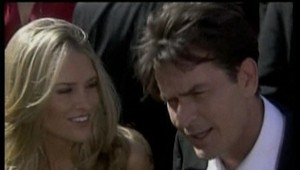 Charlie Sheen sa chce uzmieriť so svojou manželkou