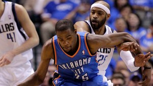 NBA: Miami a Oklahoma jedno víťazstvo od postupu