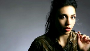 Cigaretka na dva ťahy... Už aj mimo ihrísk a za zavretými dverami