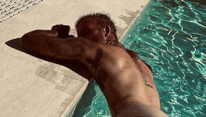 Vedel o tom?! Victoria Beckham odfotila manžela Davida v intímnej polohe a ZVEREJNILA TO!